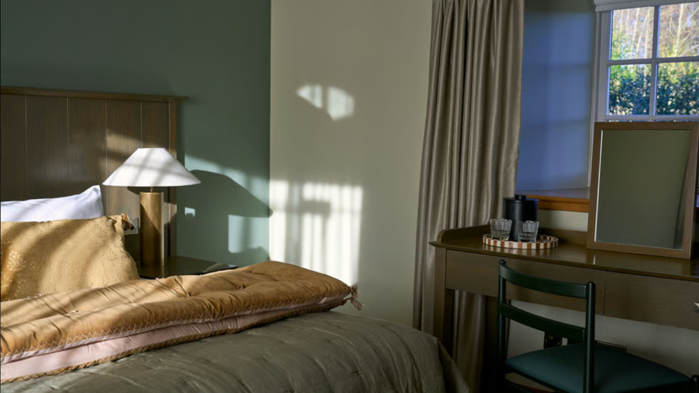 Luxury Overnight Stay for two with three course dinner & breakfast in an Estate King/Stable King Room