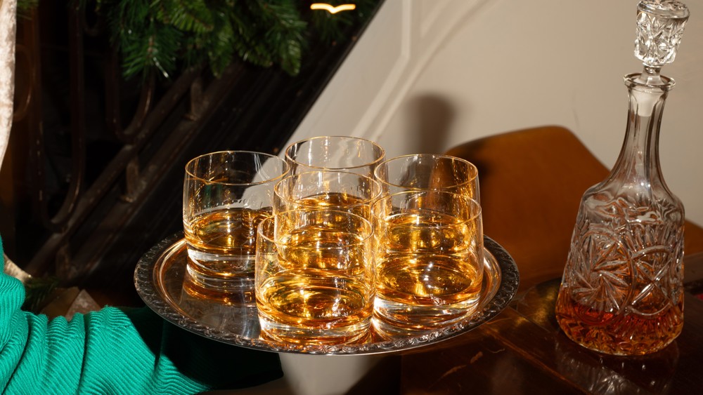 Ring In Hogmanay in The Salon 