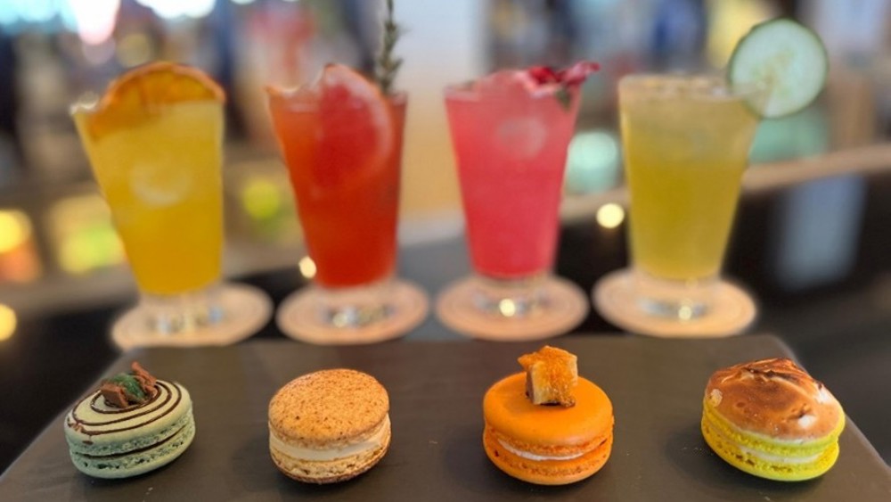 Macaron & Cocktail Pairing for One