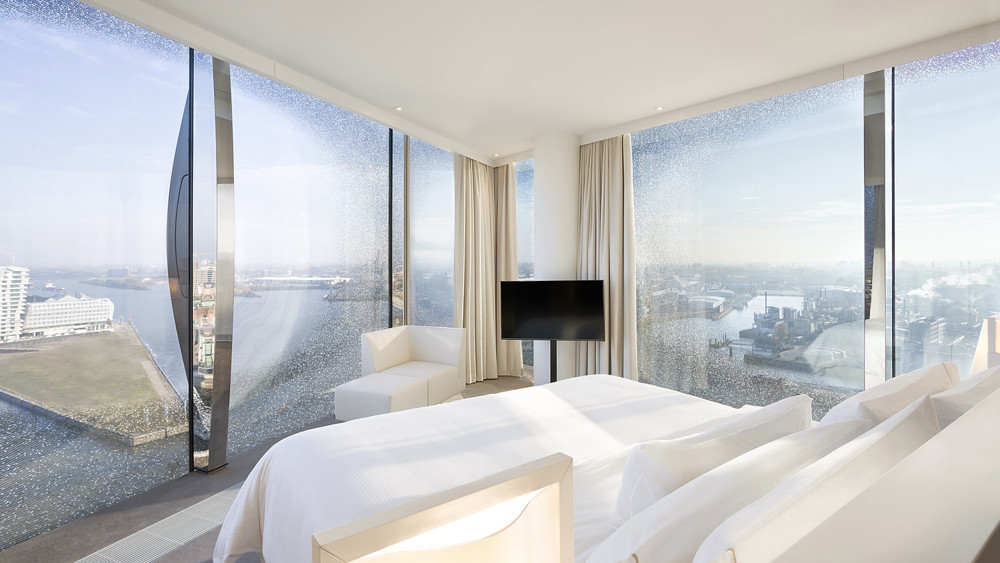 1 night in a Horizon Suite