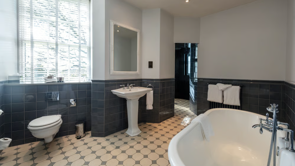 Luxury Overnight Stay for two with three course dinner & breakfast in the Turret Suite