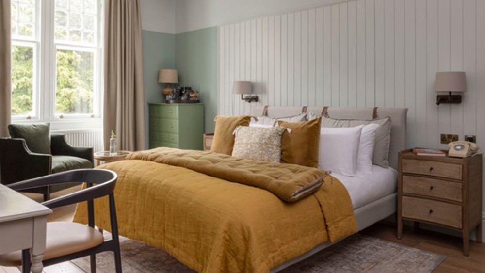 Luxury Overnight Stay For Two With Breakfast in an Evergreen Room