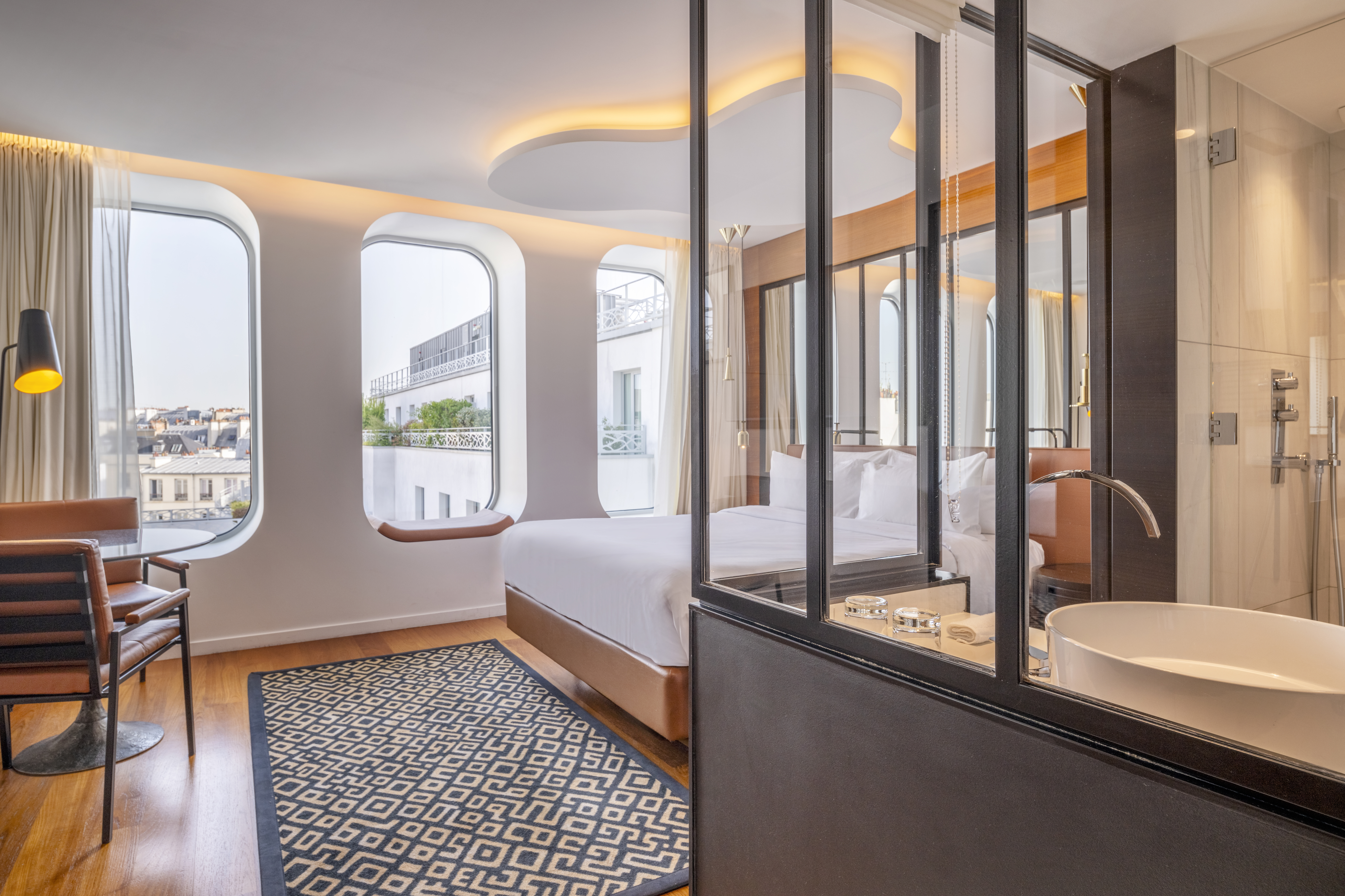 €550 Gift voucher Renaissance Paris Republique