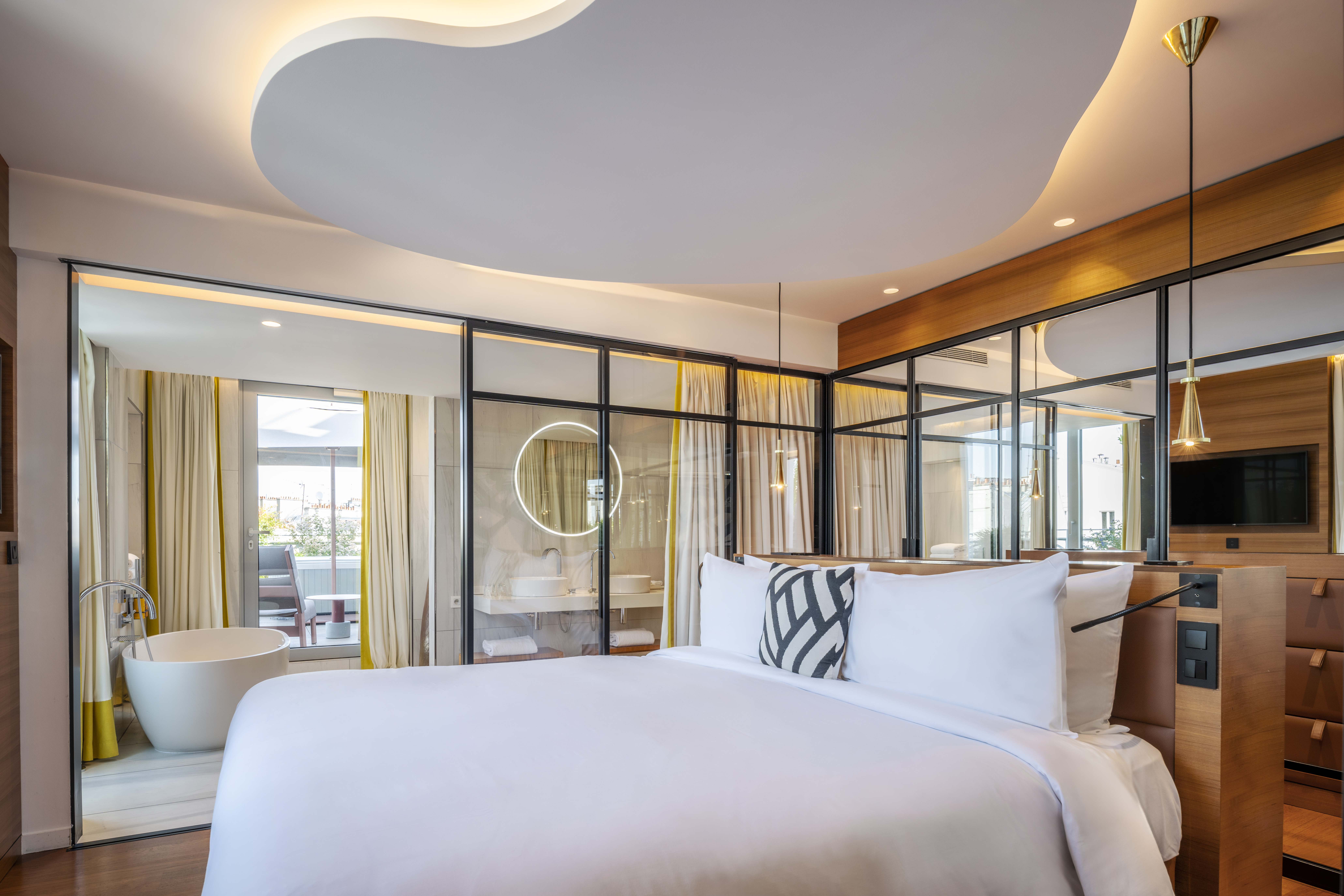 €550 Gift voucher Renaissance Paris Republique