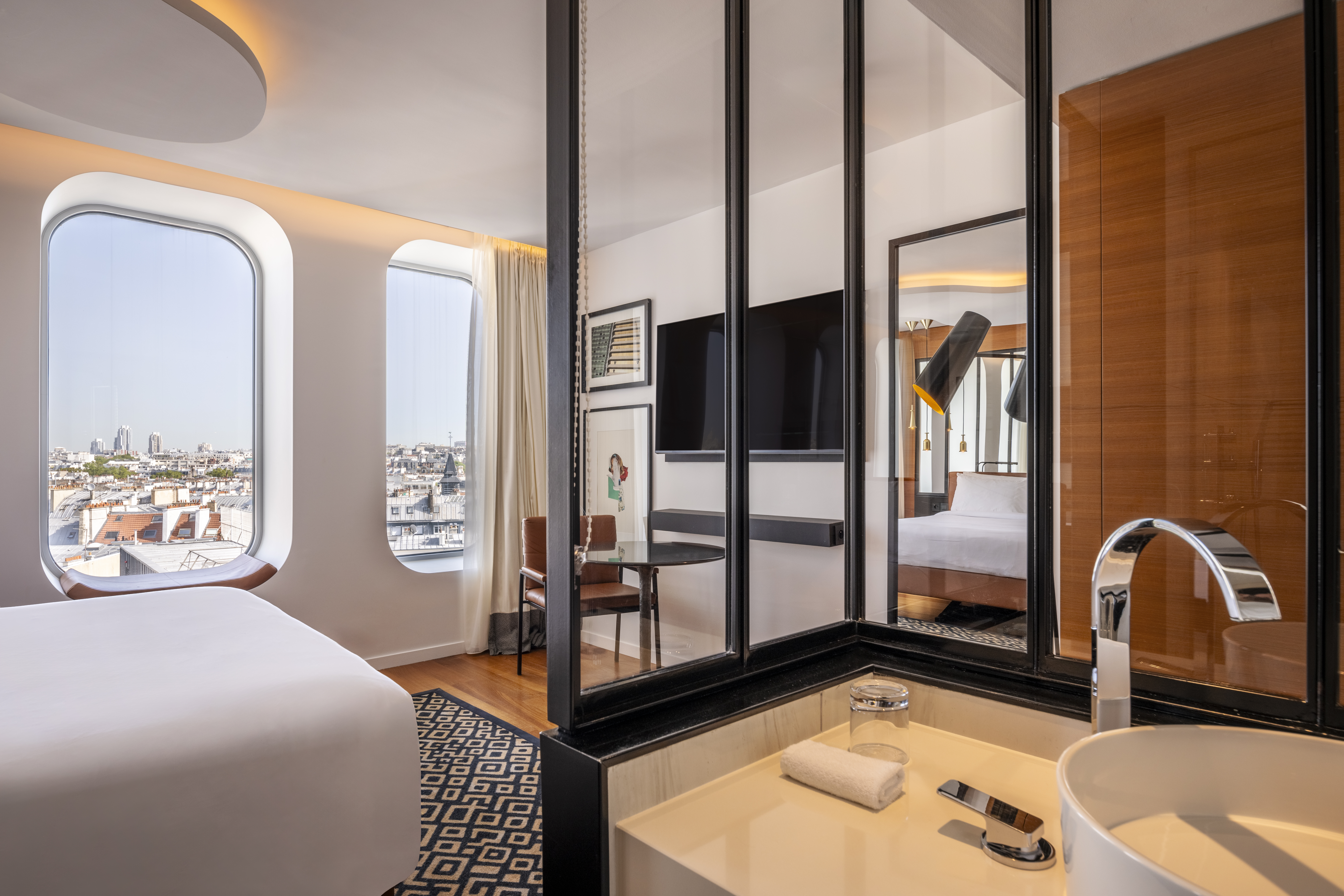 €550 Gift voucher Renaissance Paris Republique