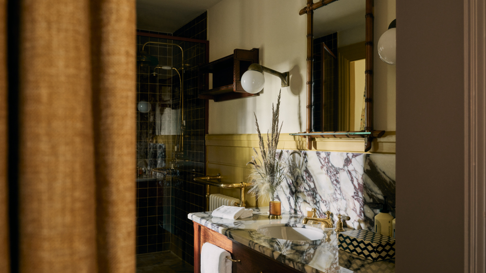 Stay at Estelle Manor - 2 nights in a Woodland Cabin