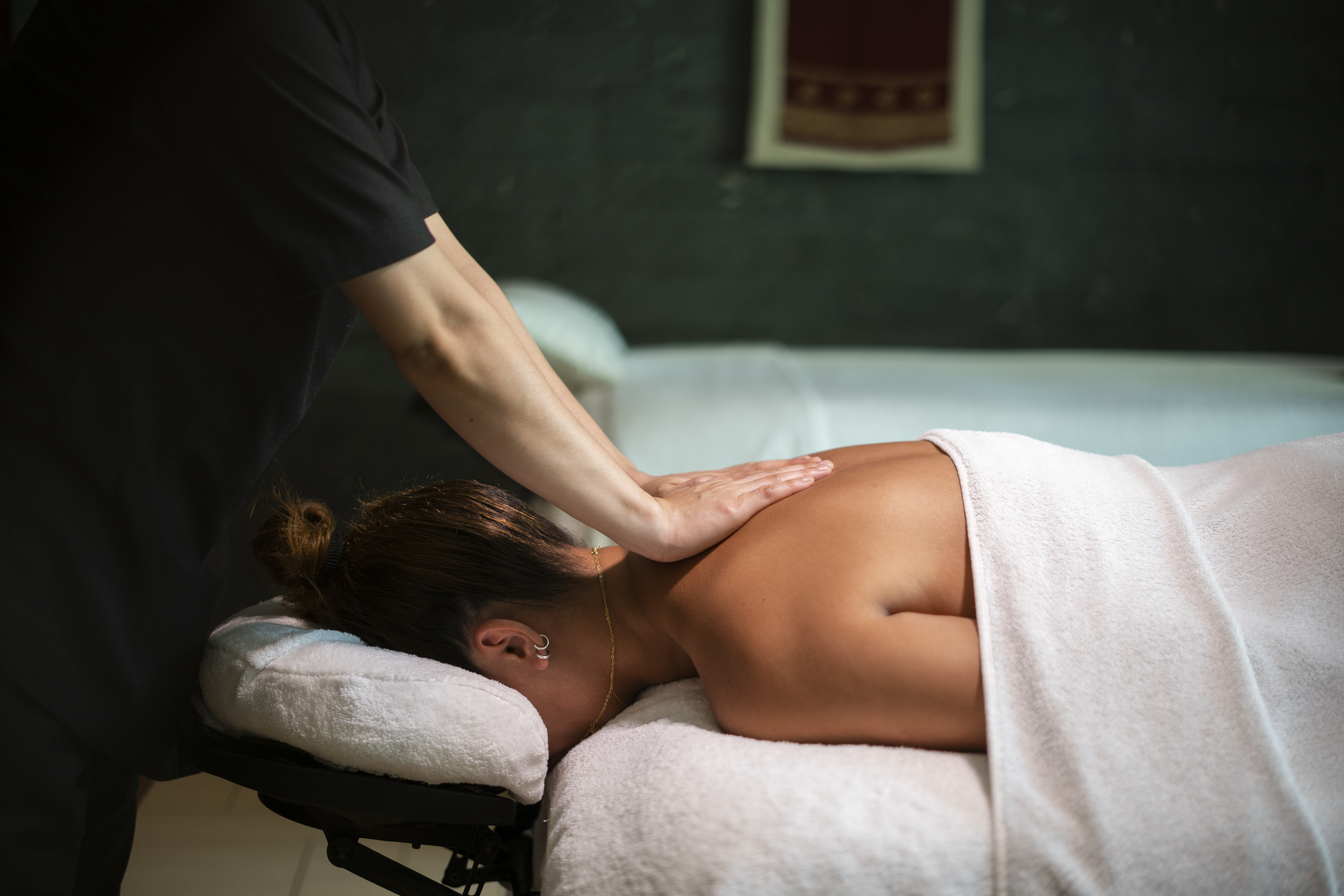 DEEP TISSUE MASSAGE - 90 MINUTES