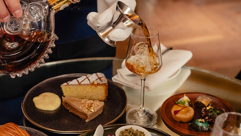 The King's Lounge for Two