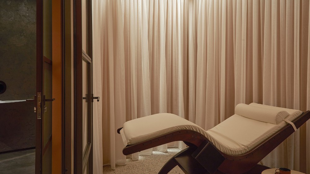 Regenerating leg & foot treatment