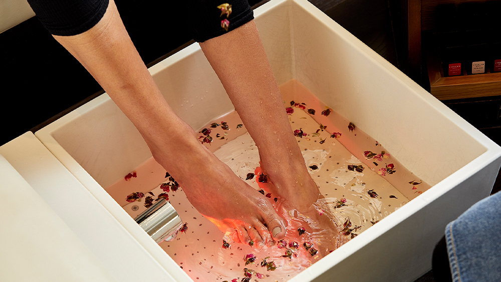 The Essential Nourishing Pedicure with Gel Polish