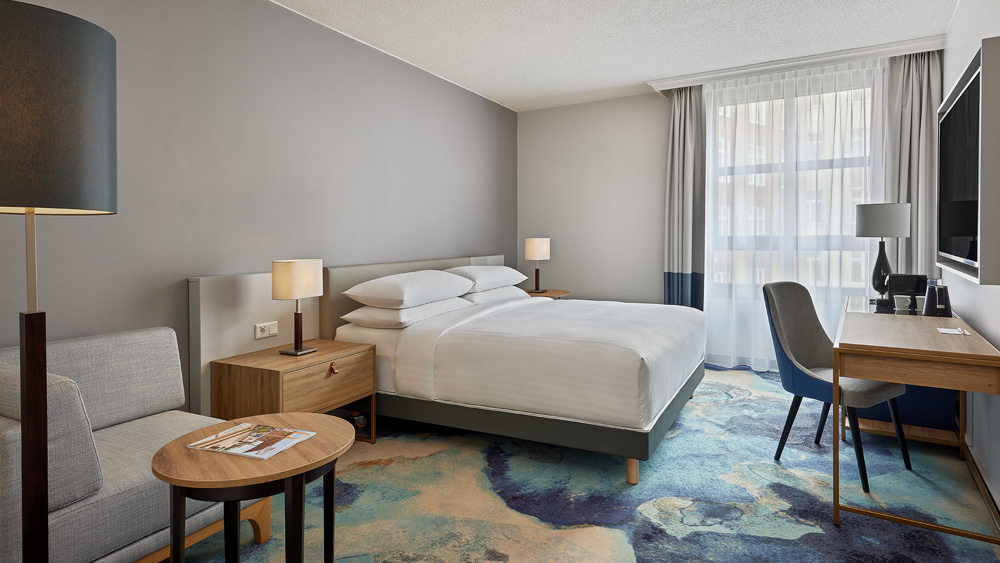 1 night Deluxe King Room & Breakfast