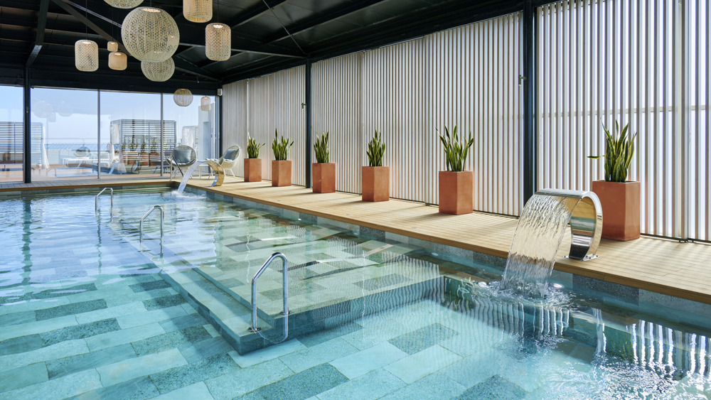 Relaxing express massage + Spa Experience + Lunch