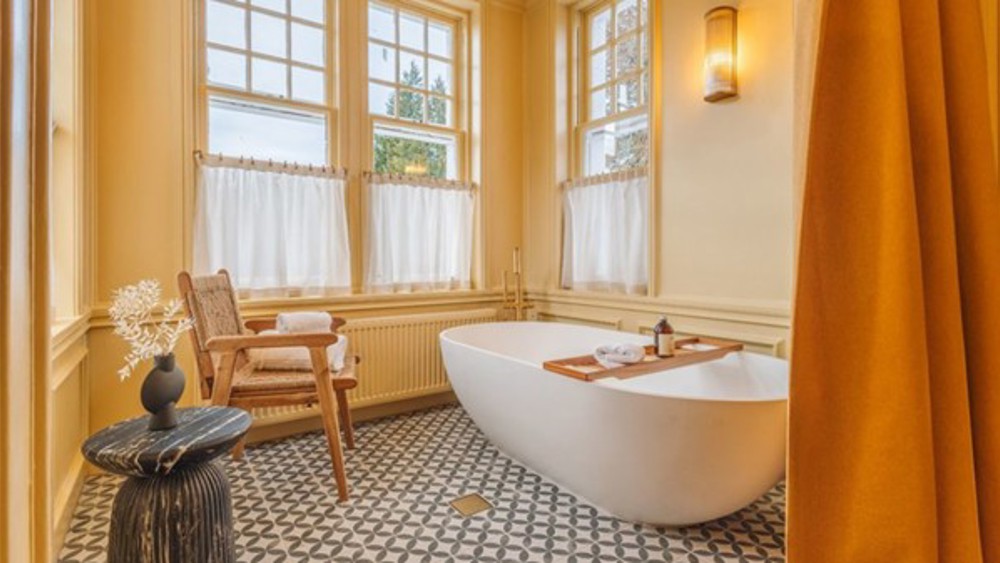 Luxury Overnight Stay For Two With Breakfast in The Molyneaux Suite