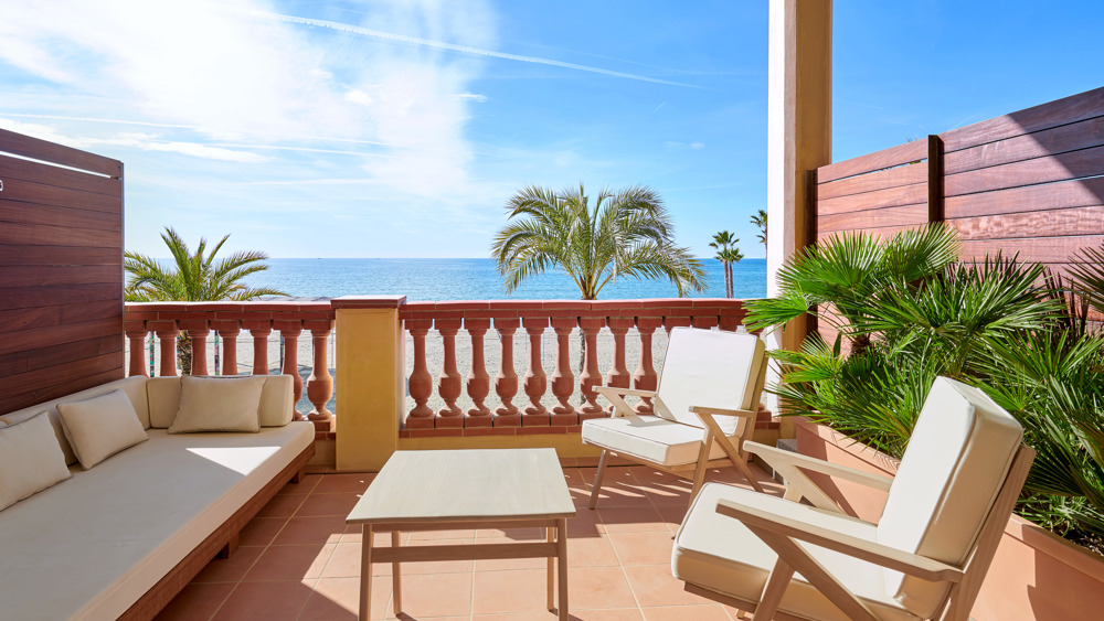 Escapada romántica dos noches habitación dúplex, desayuno bufet, cuatro masajes y dos cenas