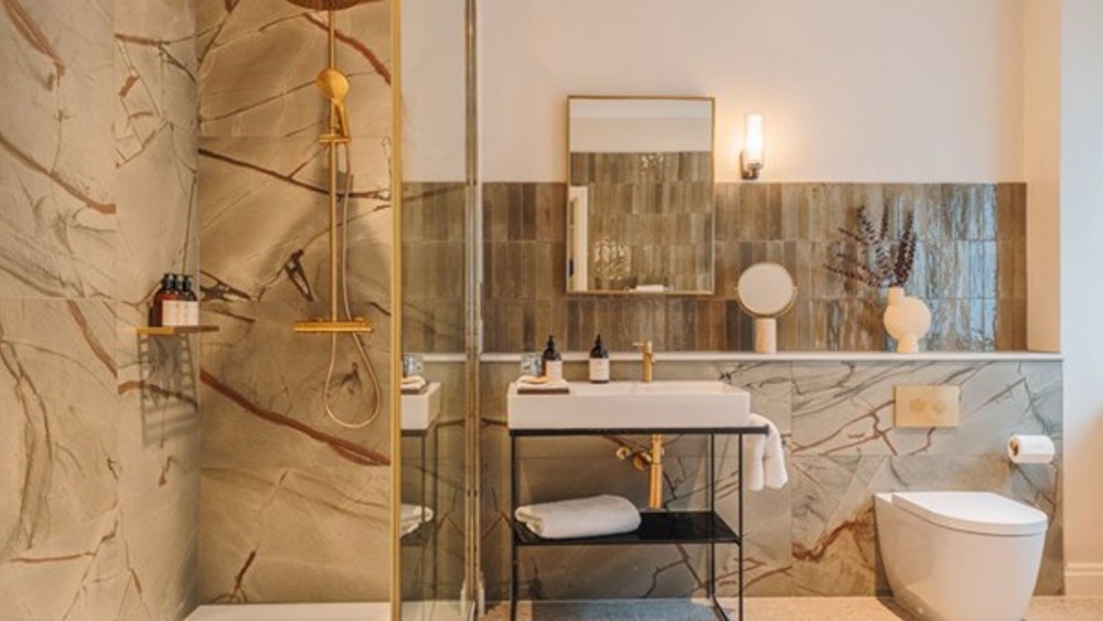 Luxury Overnight Stay For Two With Breakfast in an Evergreen Room