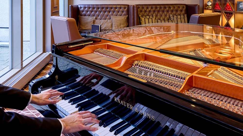 Piano live music & 1 bottle of wine