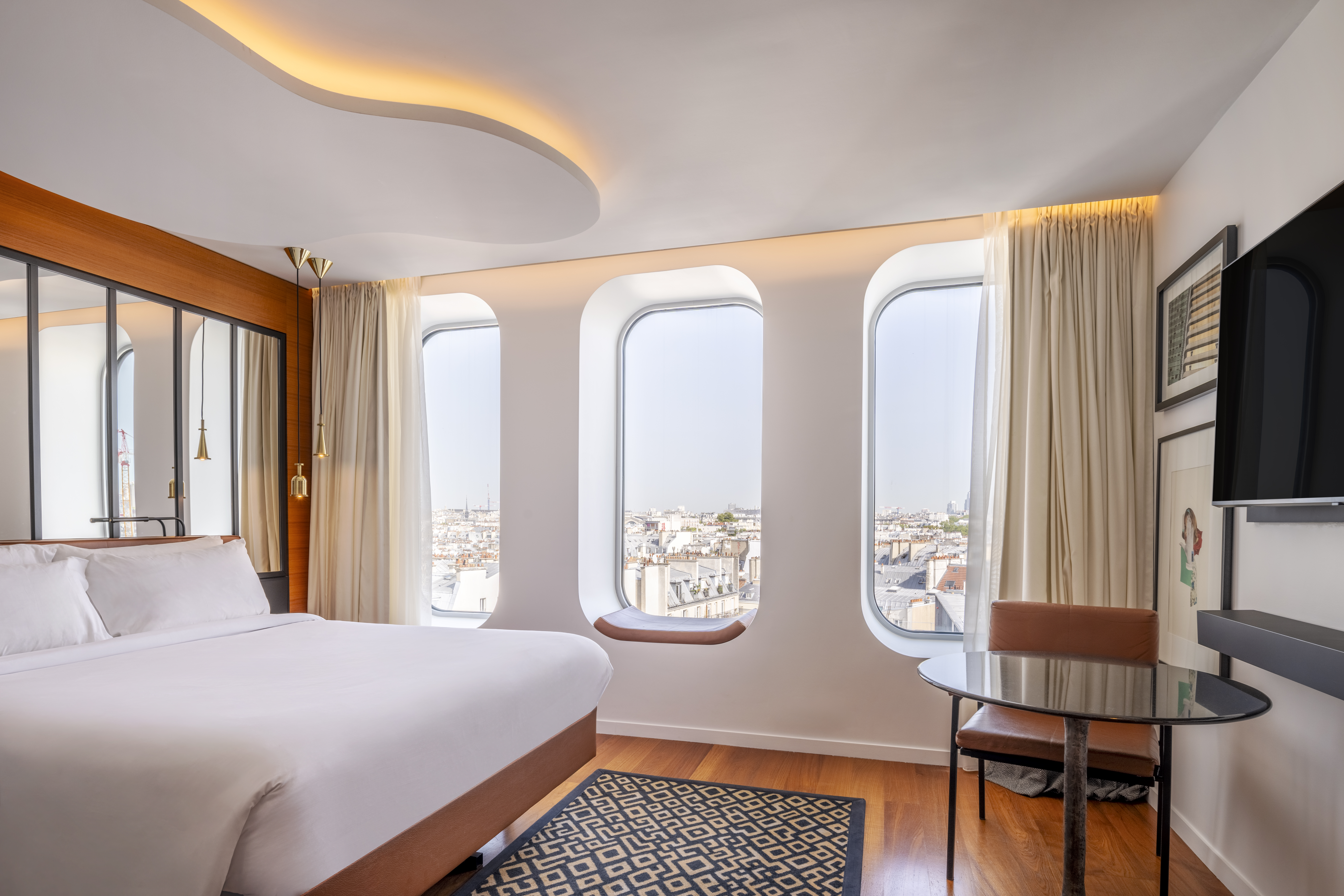€550 Gift voucher Renaissance Paris Republique
