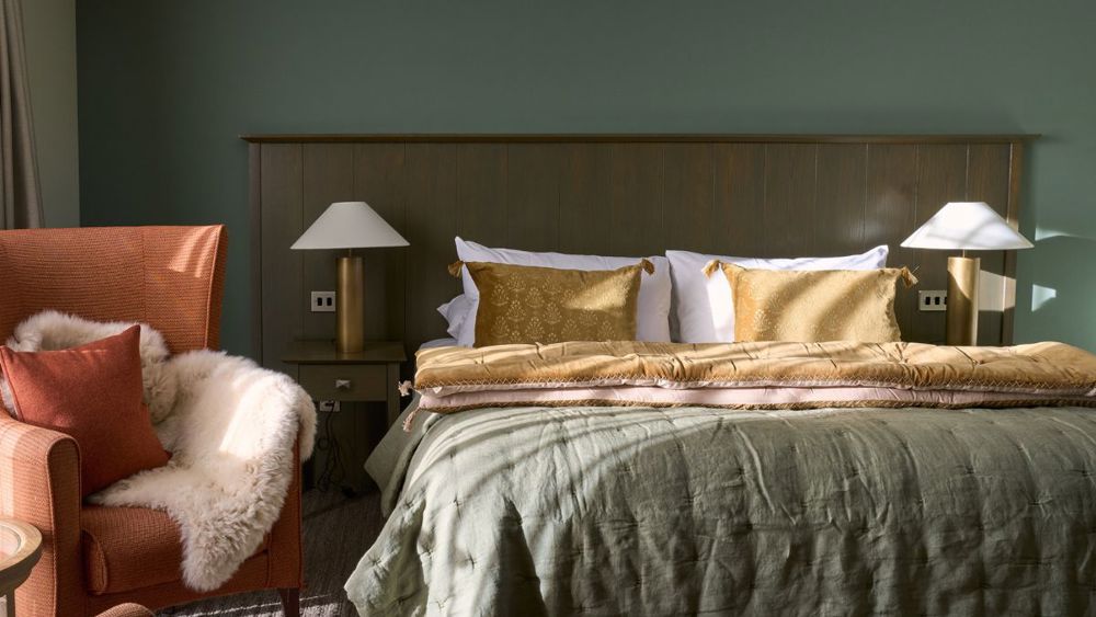 Luxury Overnight Stay for two with three course dinner & breakfast in an Estate King/Stable King Room