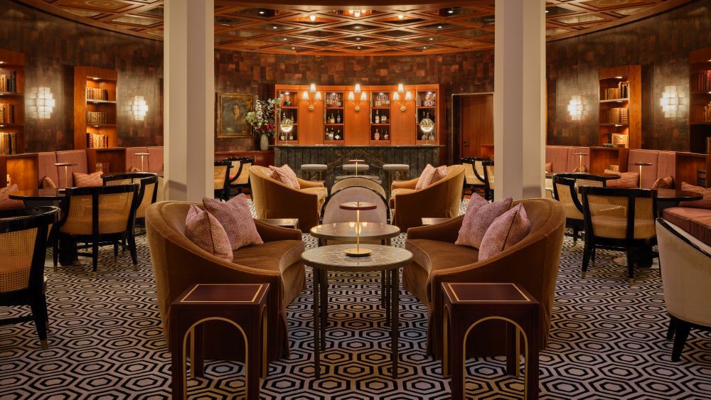 Aperitivo in our Circle Bar or Florio Bar inclusive Canapés for 2 Persons