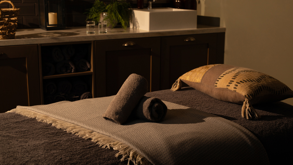 Oskia LED Light Spa Day - Friday - Sunday