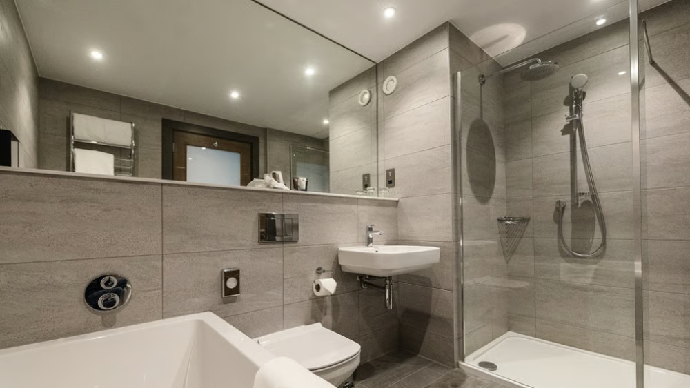 Luxury Overnight Stay for two with three course dinner & breakfast in an Estate King/Stable King Room