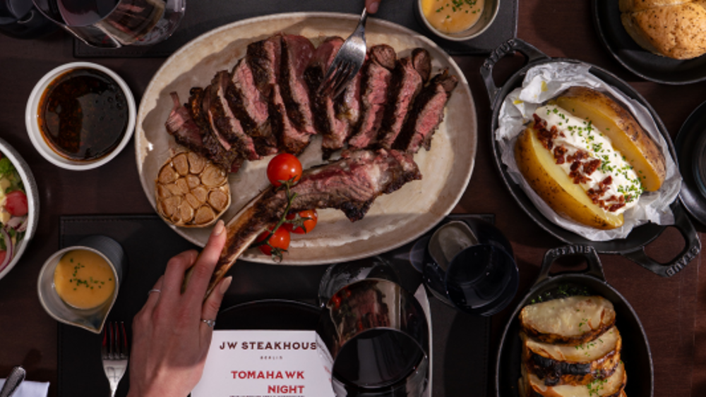 TOMAHAWK NIGHT @ JW STEAKHOUSE - FÜR ZWEI PERSONEN
