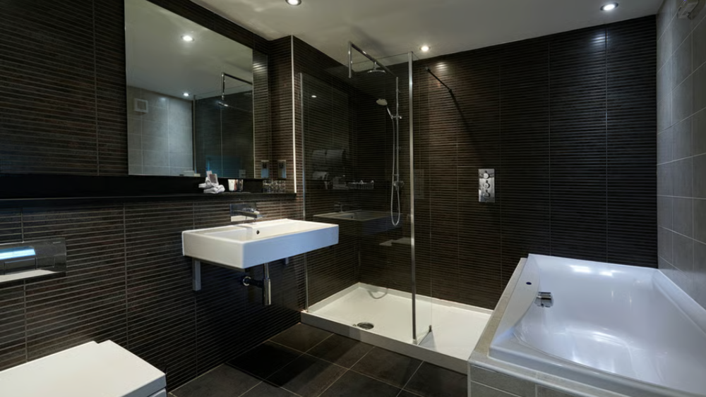 Luxury Overnight Stay for two with three course dinner & breakfast in an Estate King/Stable King Room