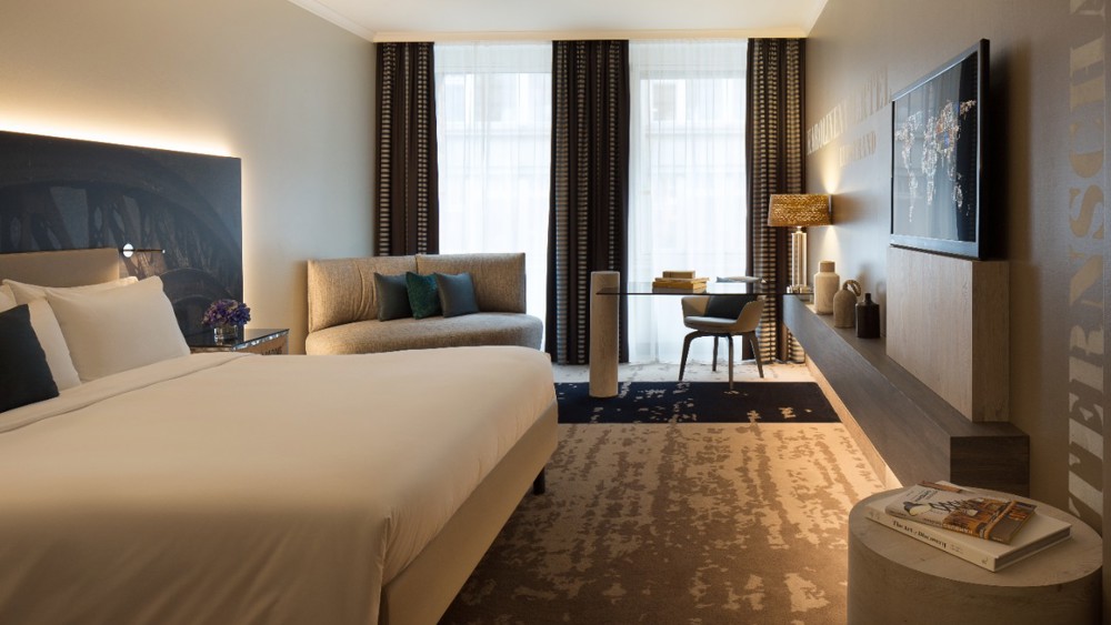 1 night Deluxe King & breakfast