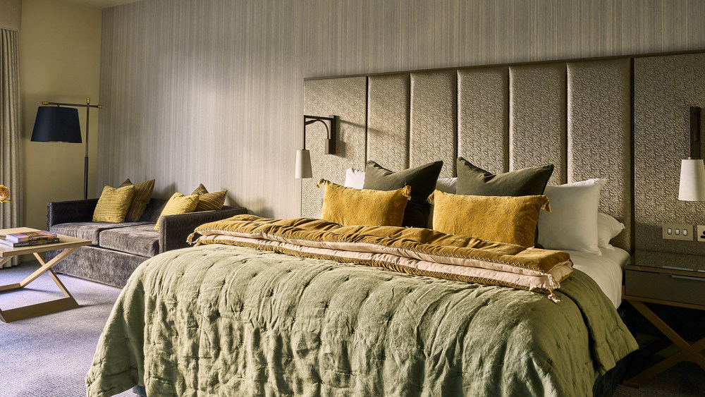 Luxury Overnight Stay for two with three course dinner & breakfast in an Estate King/Stable King Room