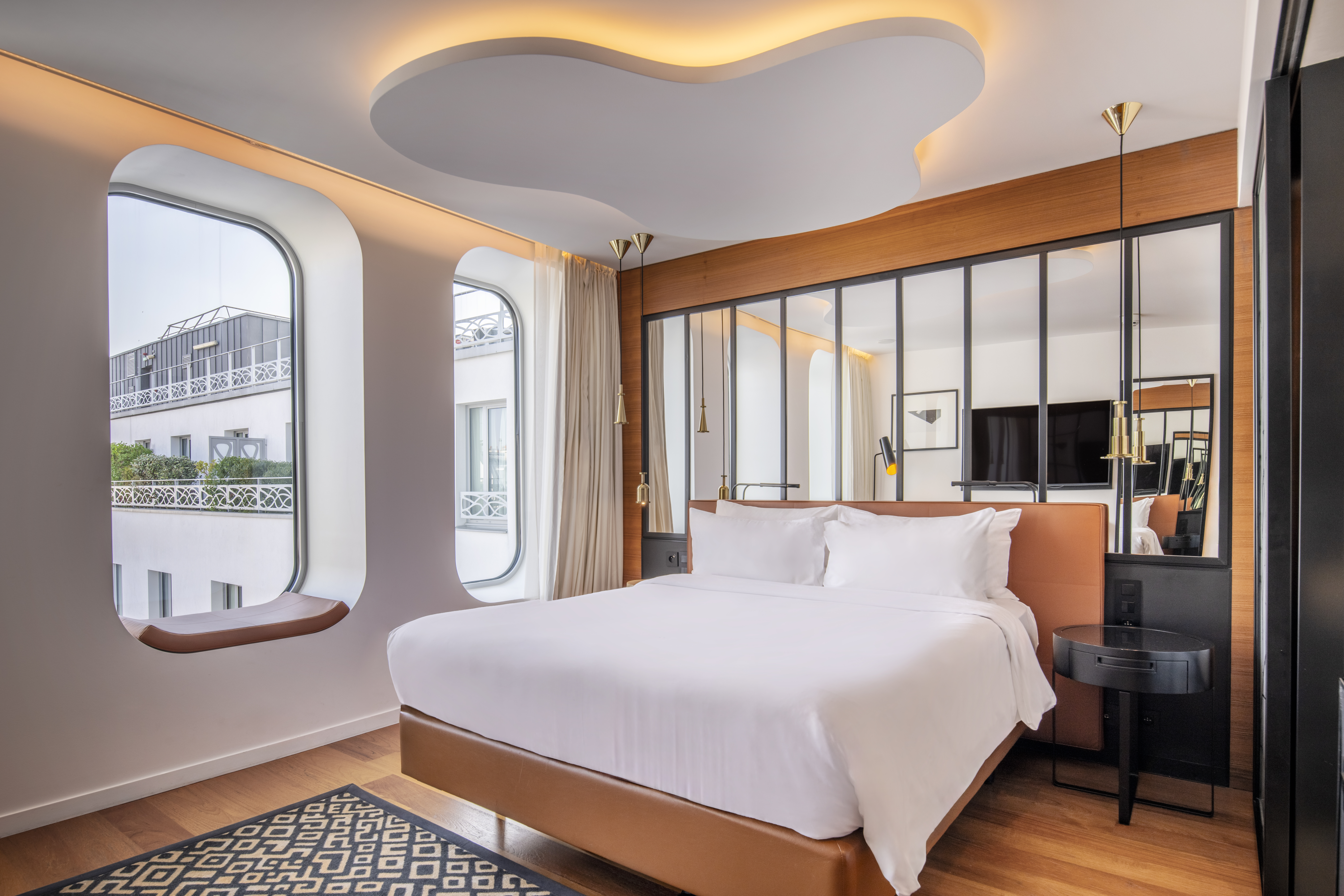 €550 Gift voucher Renaissance Paris Republique