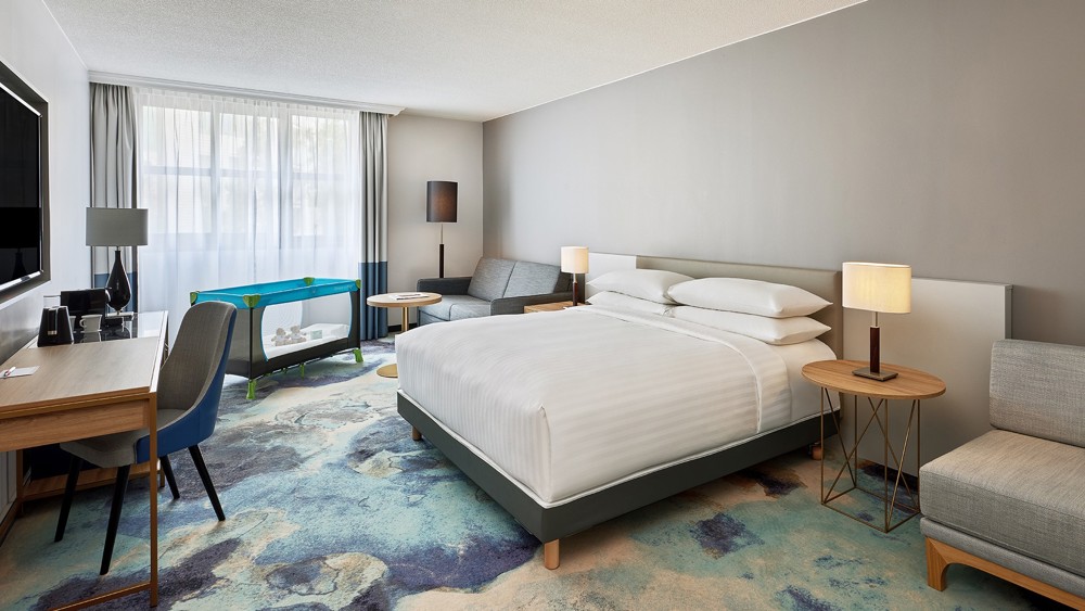 1 night Family Room & Breakfast