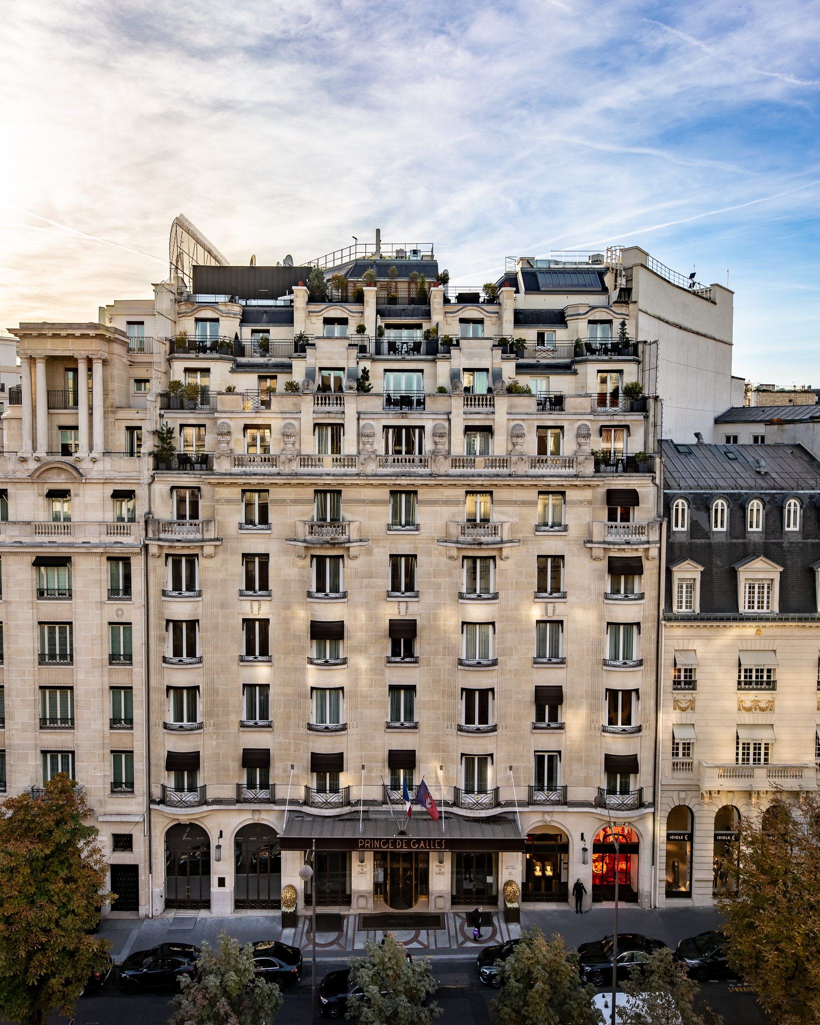 Hotel, dining or spa credit of 50€