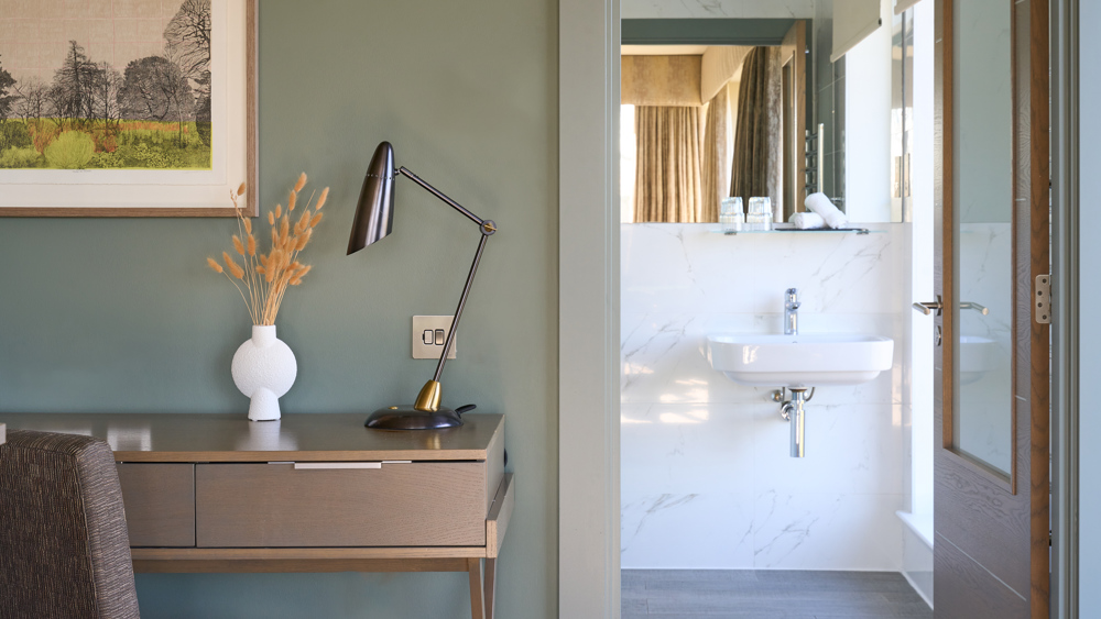 Luxury Overnight Stay for two with Breakfast in an Estate Deluxe Room