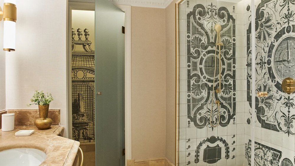 1 night in a Palace Suite with Breakfast