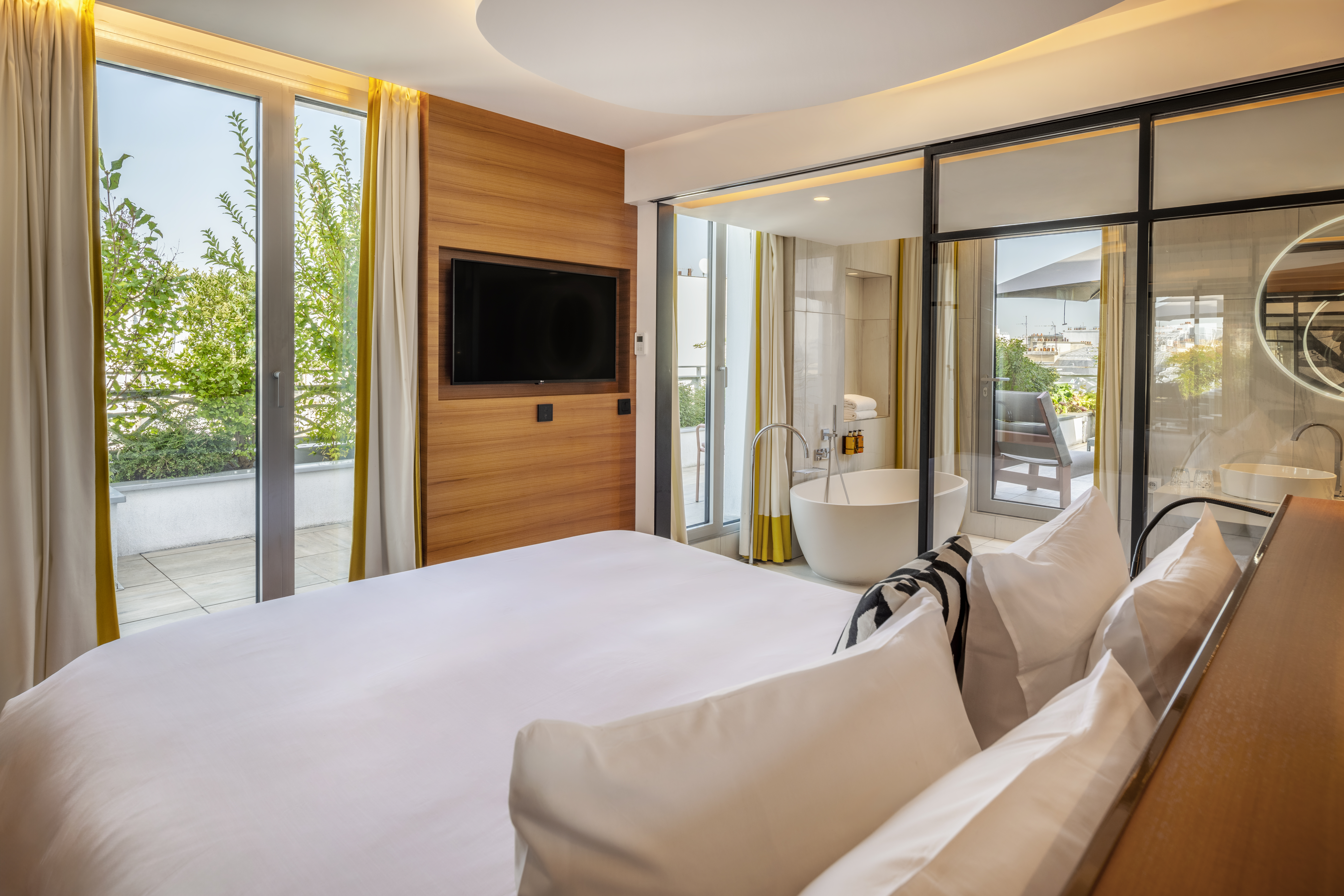 €550 Gift voucher Renaissance Paris Republique