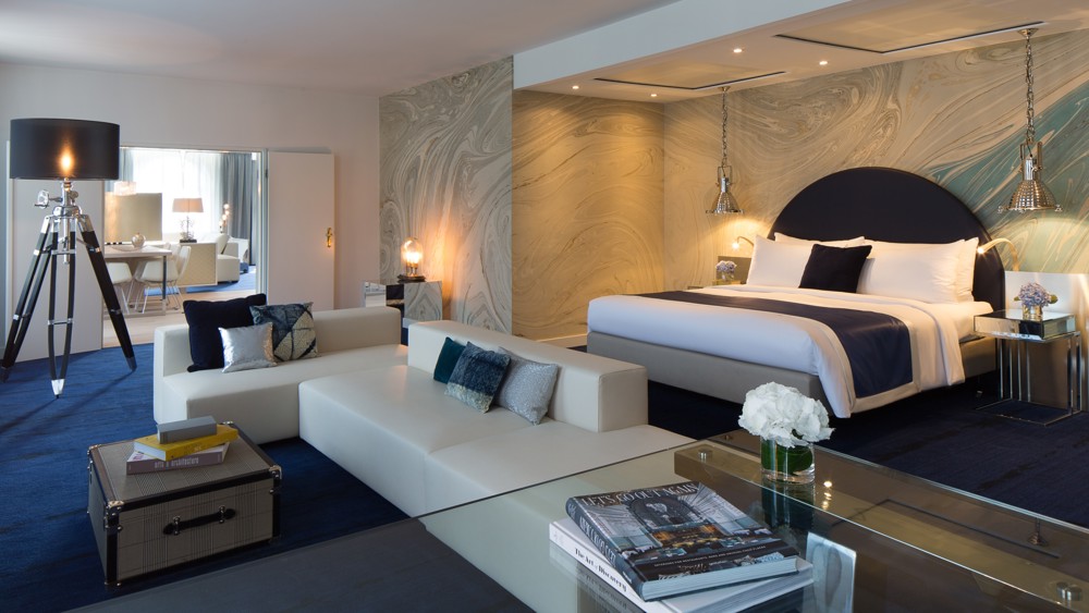 1 night Renaissance Suite & breakfast