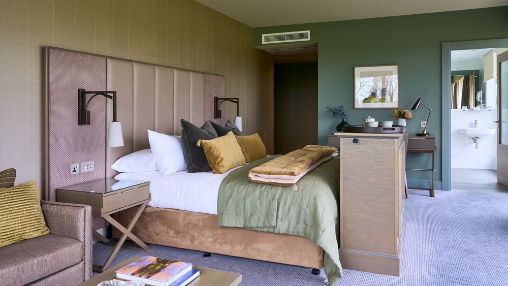 Luxury Overnight Stay for two with Breakfast in an Estate Deluxe Room