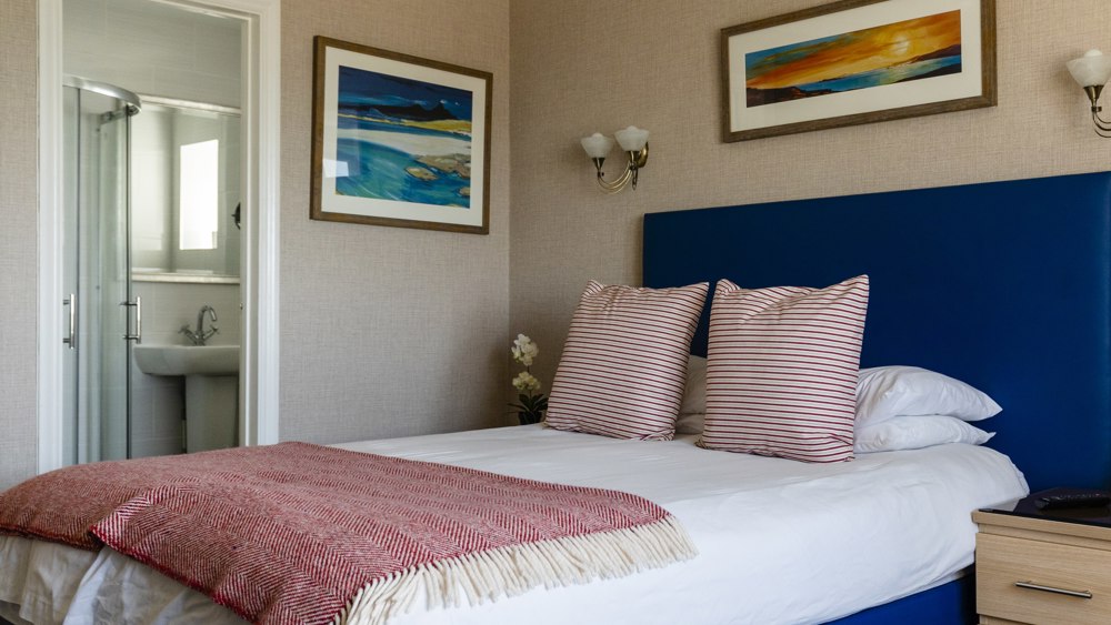 Sunday Sleepover - Classic King or Twin bedroom