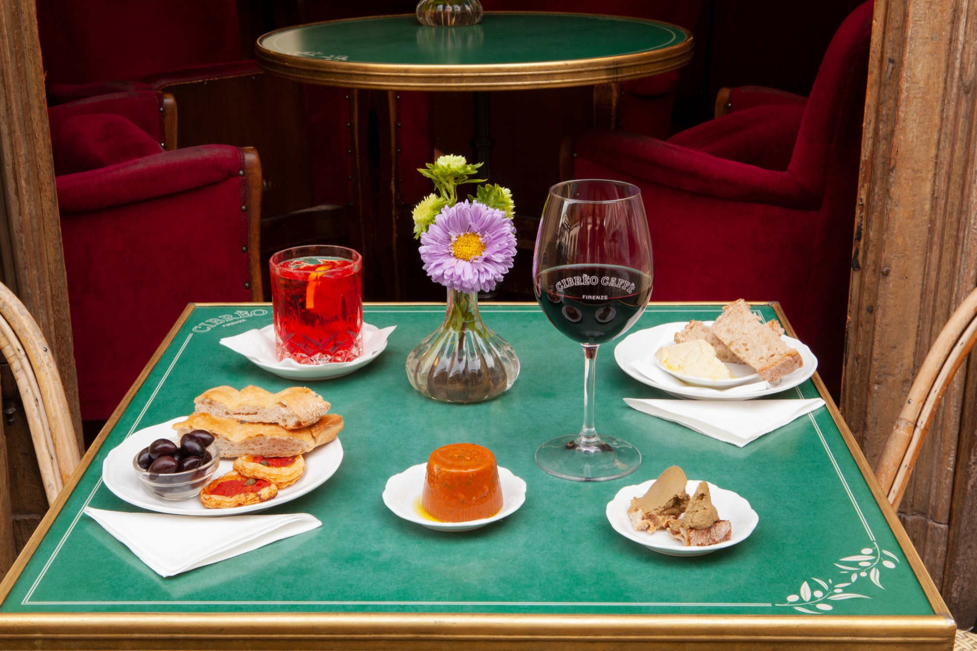 Aperitivo di coppia all'iconico Cibrèo Caffè di Sant'Ambrogio 
