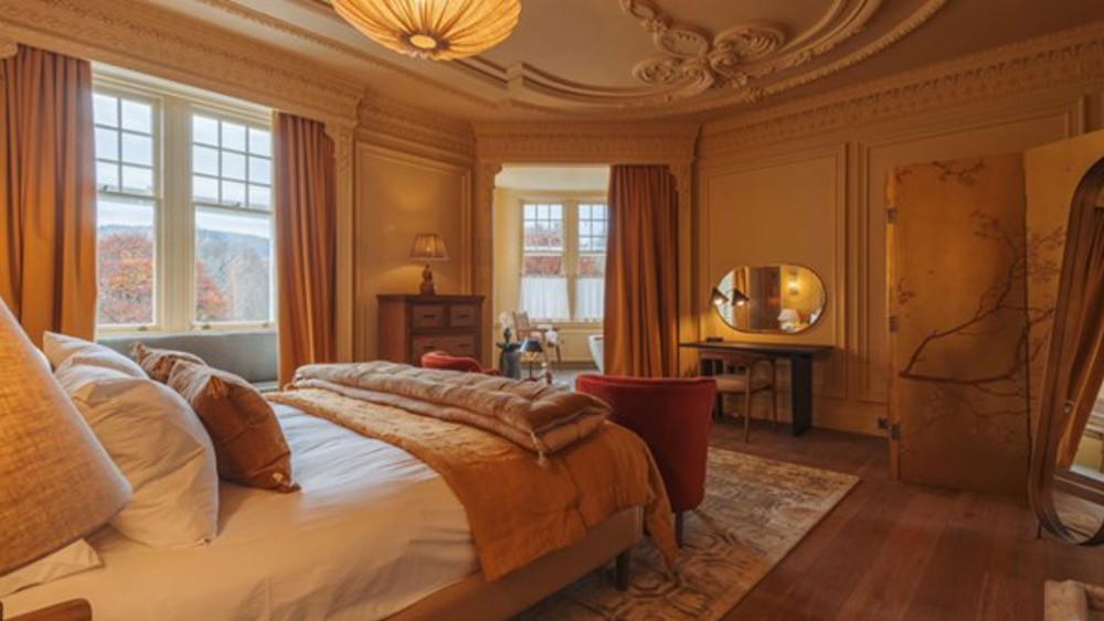 Luxury Overnight Stay For Two With Breakfast in The Molyneaux Suite