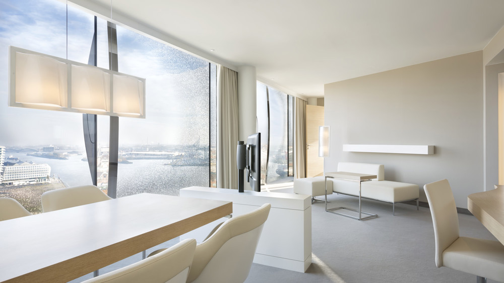 1 night in a Horizon Suite