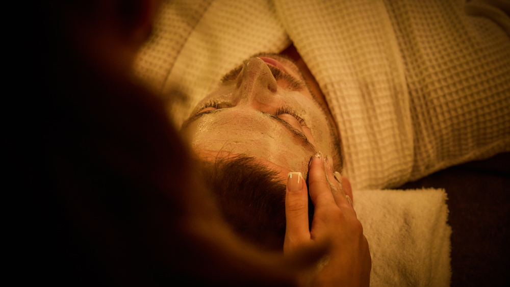 Queen Facial (60 mins)
