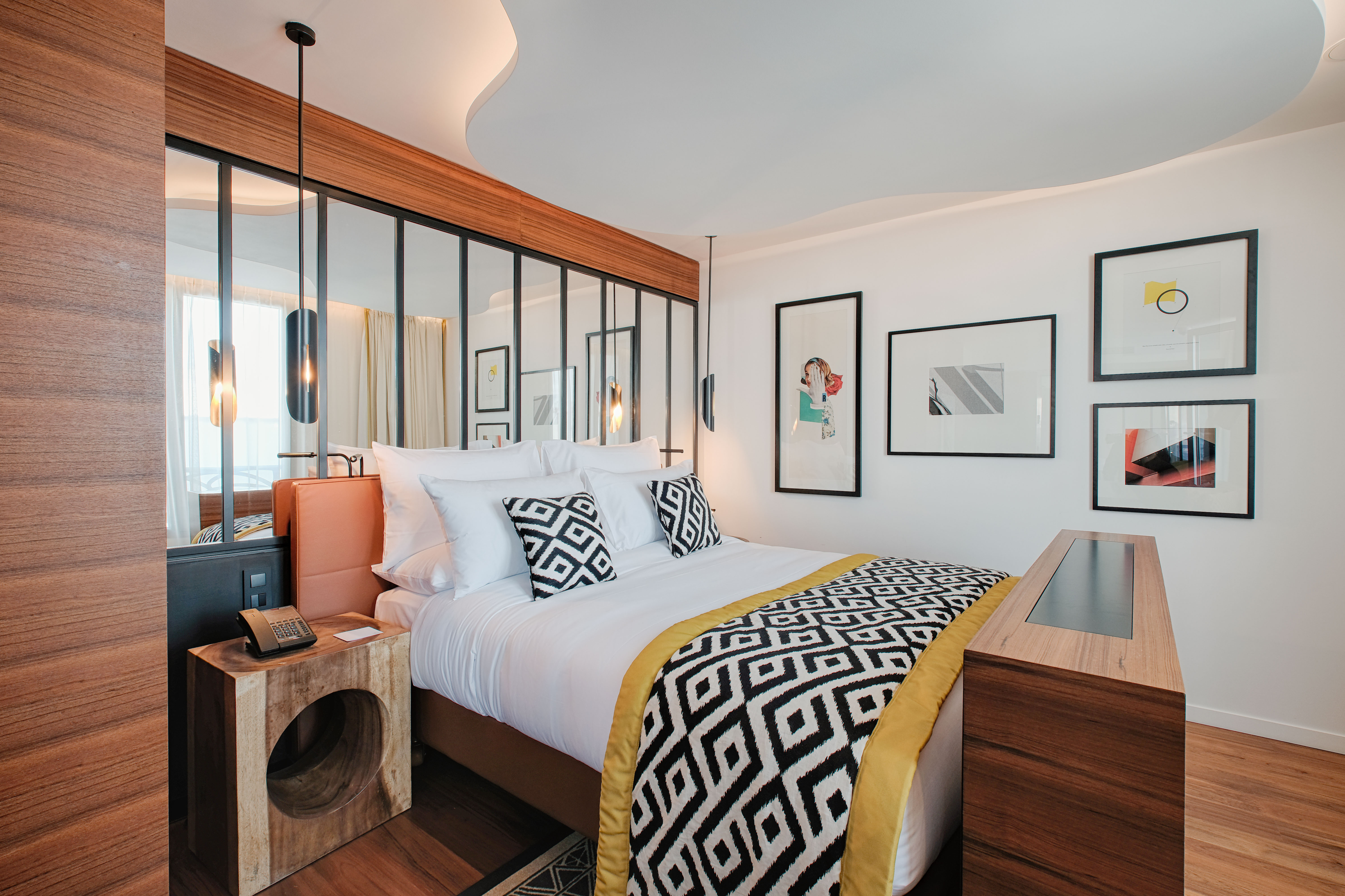 €550 Gift voucher Renaissance Paris Republique