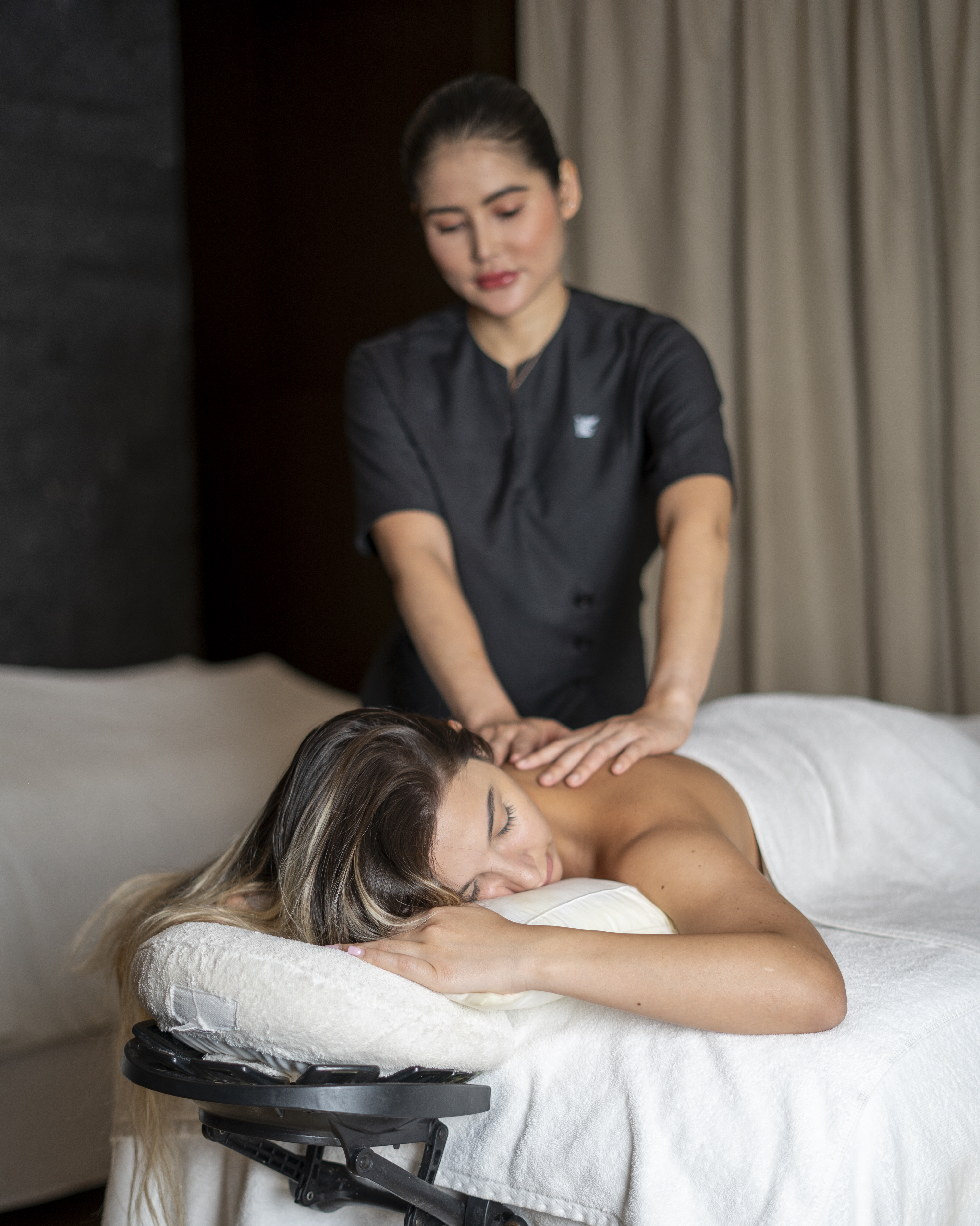 DEEP TISSUE MASSAGE - 60 MINUTES