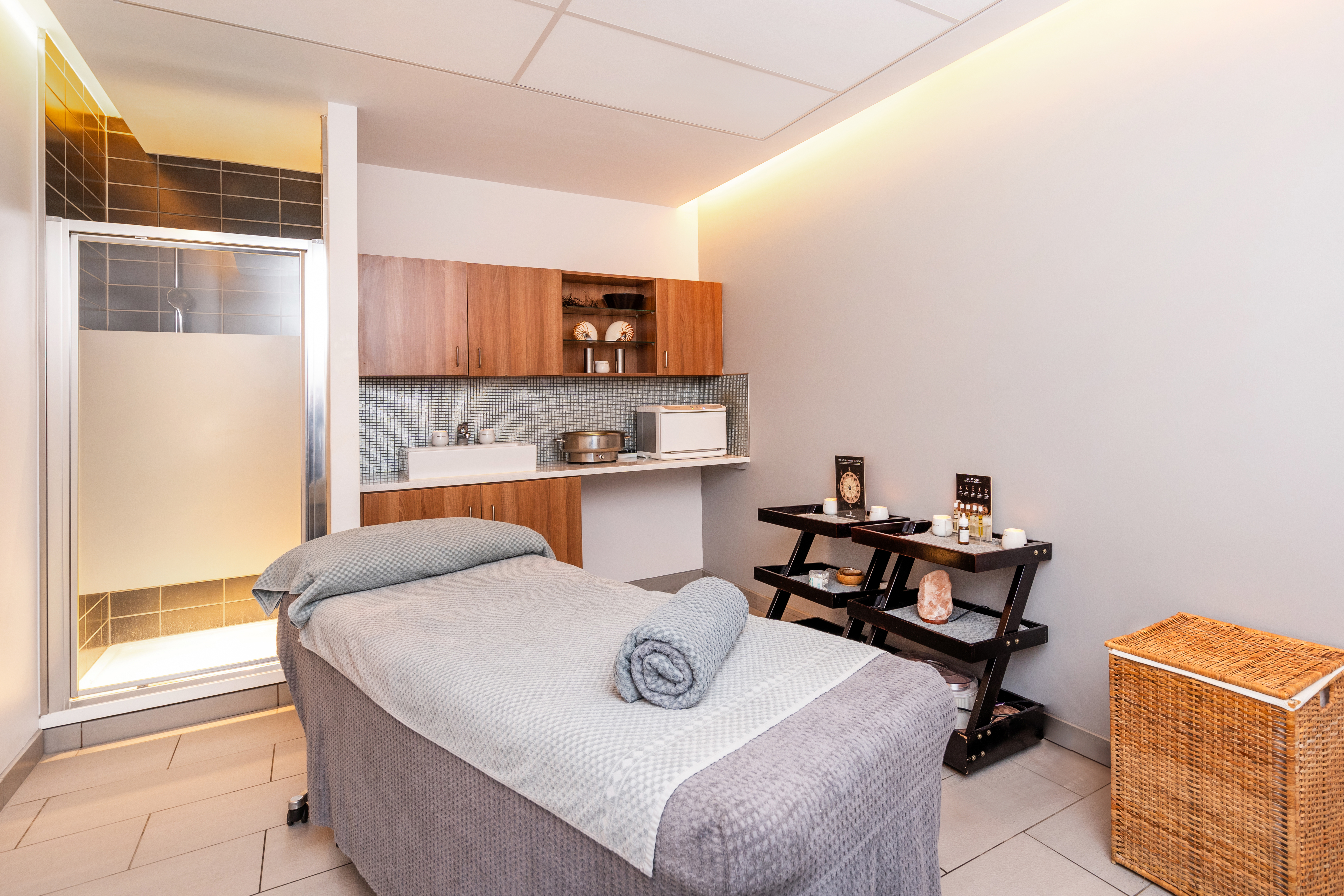 Pamper, Pizza & Prosecco - Monday to Sunday