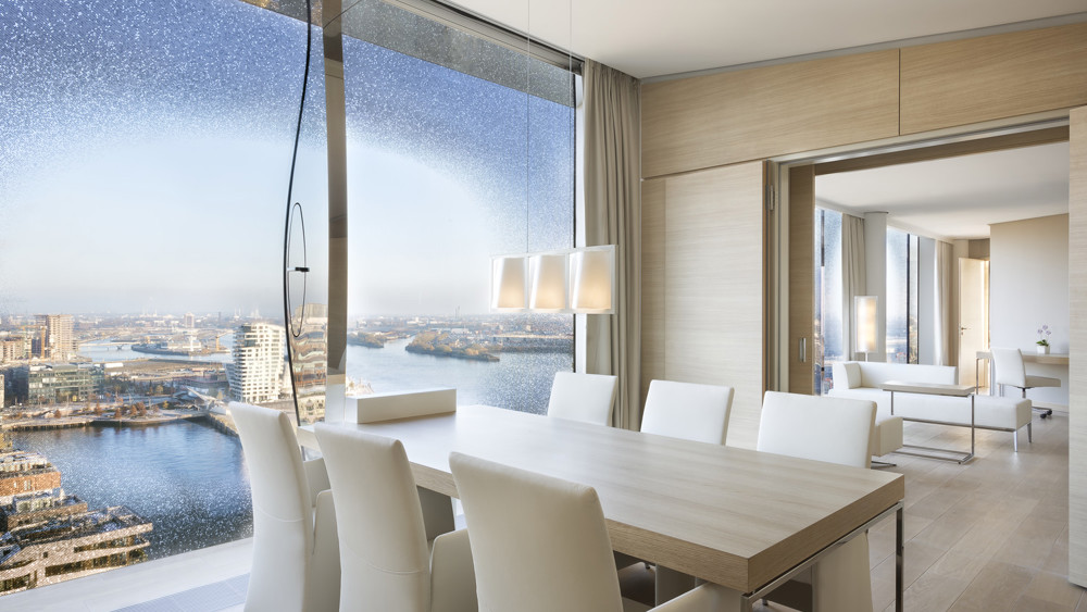 1 night in the Presidential Suite including breakfast for 2 people