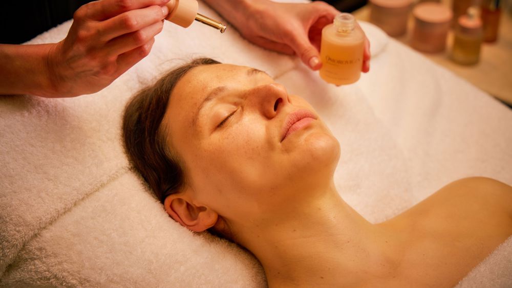 Queen Facial (60 mins)