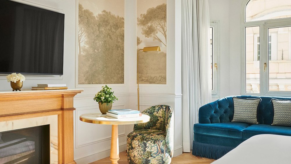 1 night in a Palace Room with Breakfast