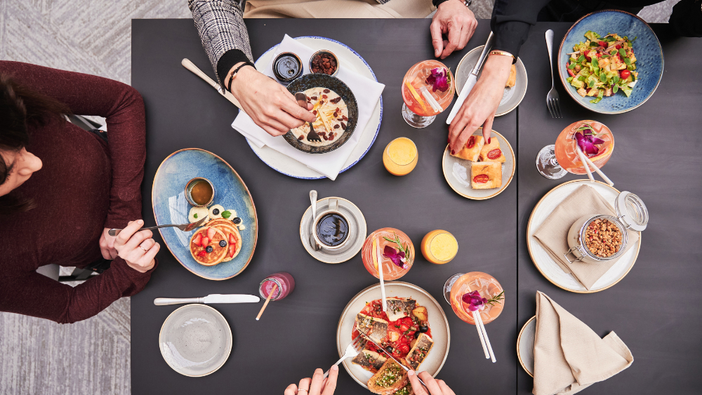 Brunch Niedzielny dla dwóch osób z pakietem napojów alkoholowych